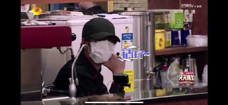 王一博兑现和医护粉丝的约定